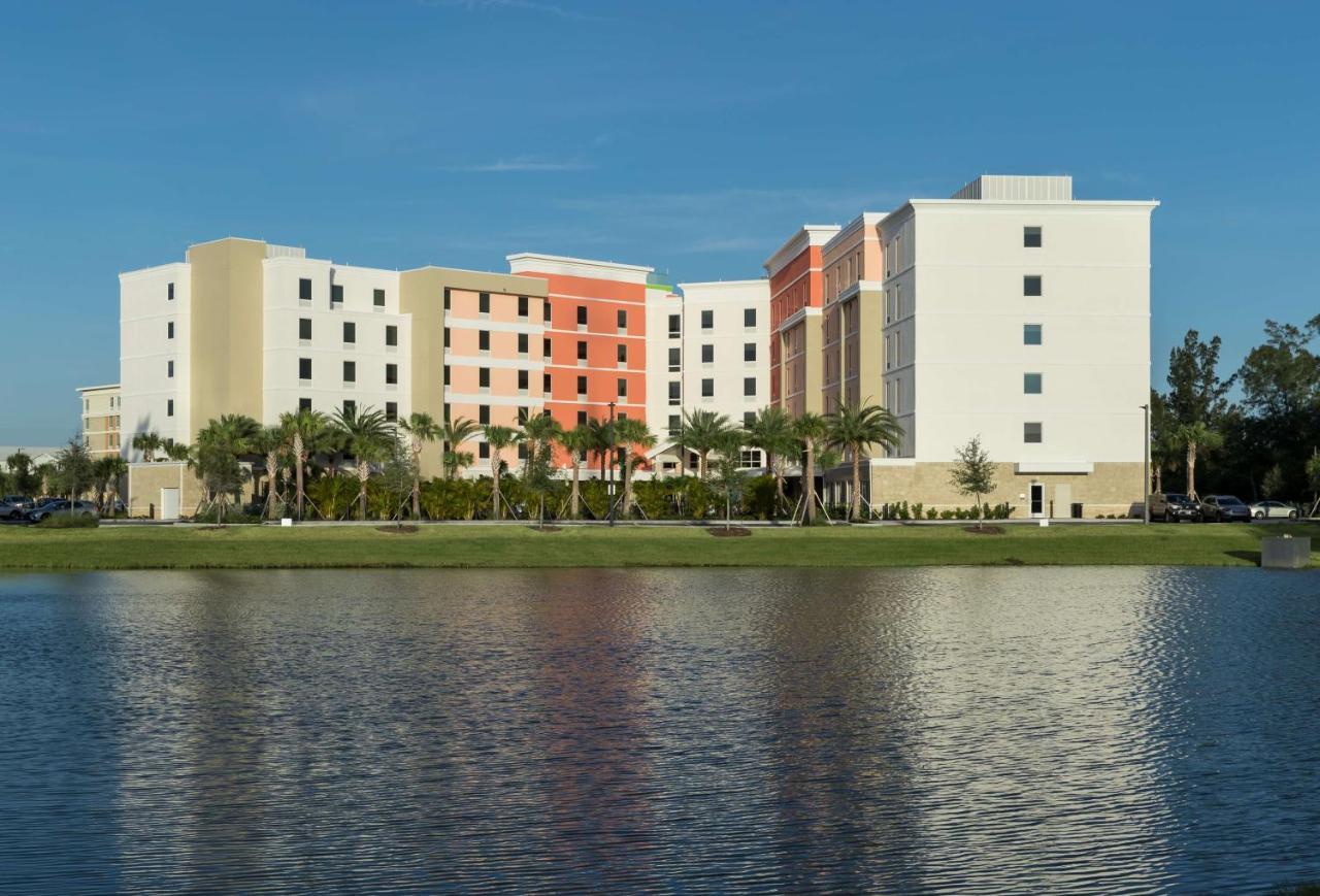 Home2 Suites By Hilton Cape Canaveral Cruise Port Exteriör bild