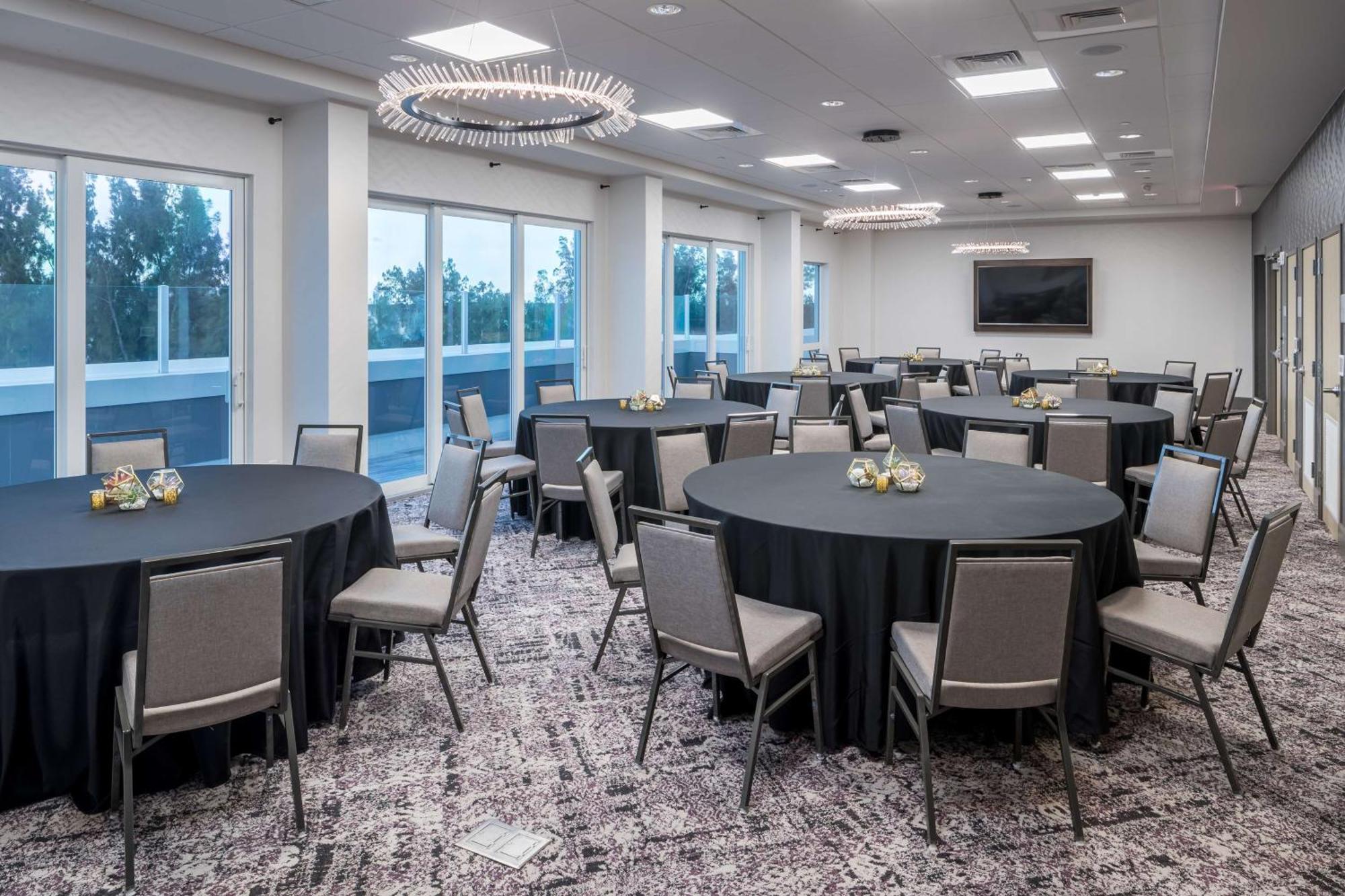 Home2 Suites By Hilton Cape Canaveral Cruise Port Exteriör bild