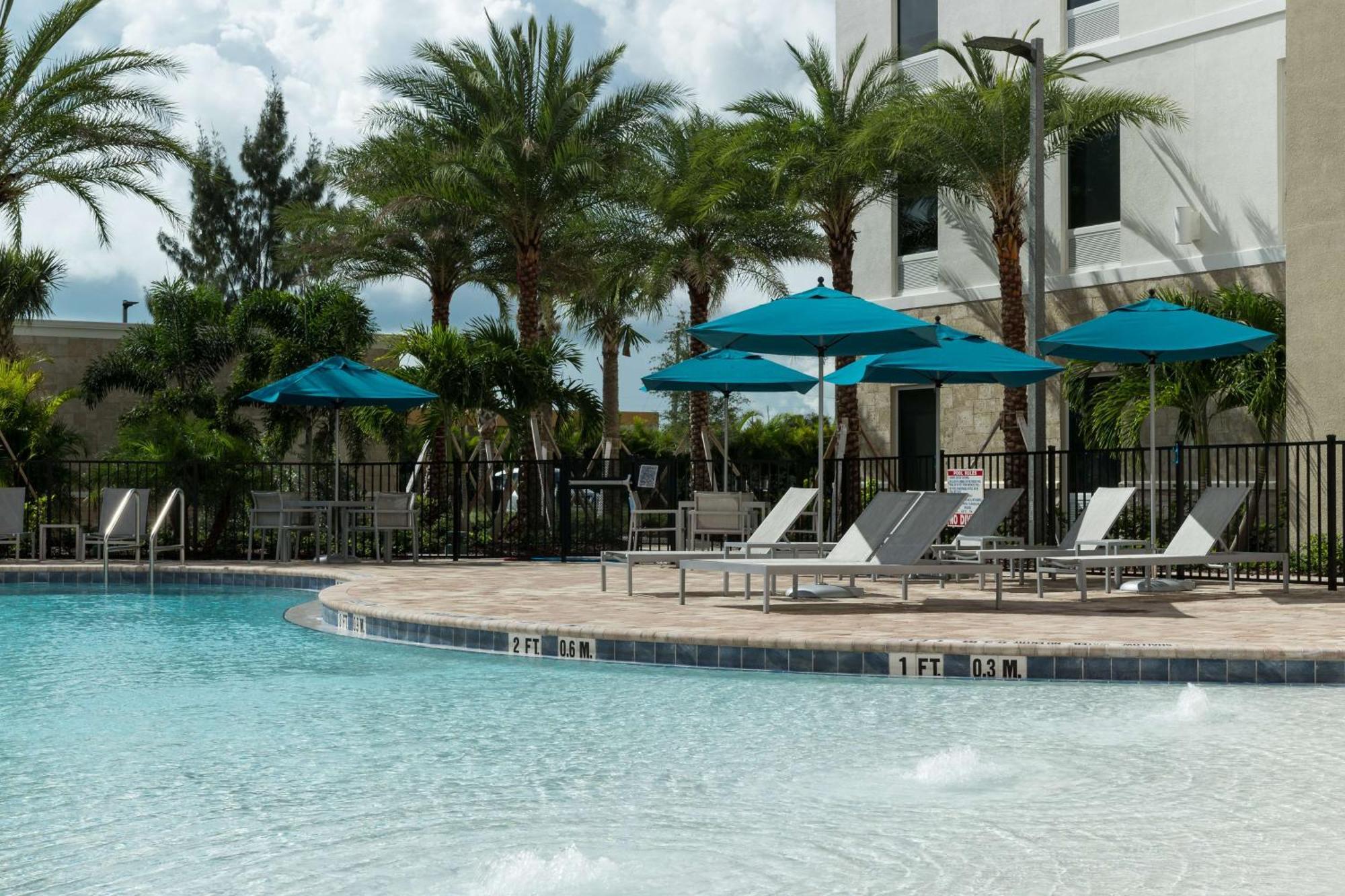 Home2 Suites By Hilton Cape Canaveral Cruise Port Exteriör bild
